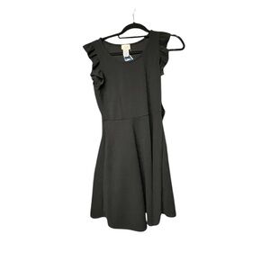 Brand new tags on it still  Black cute dress size smalll